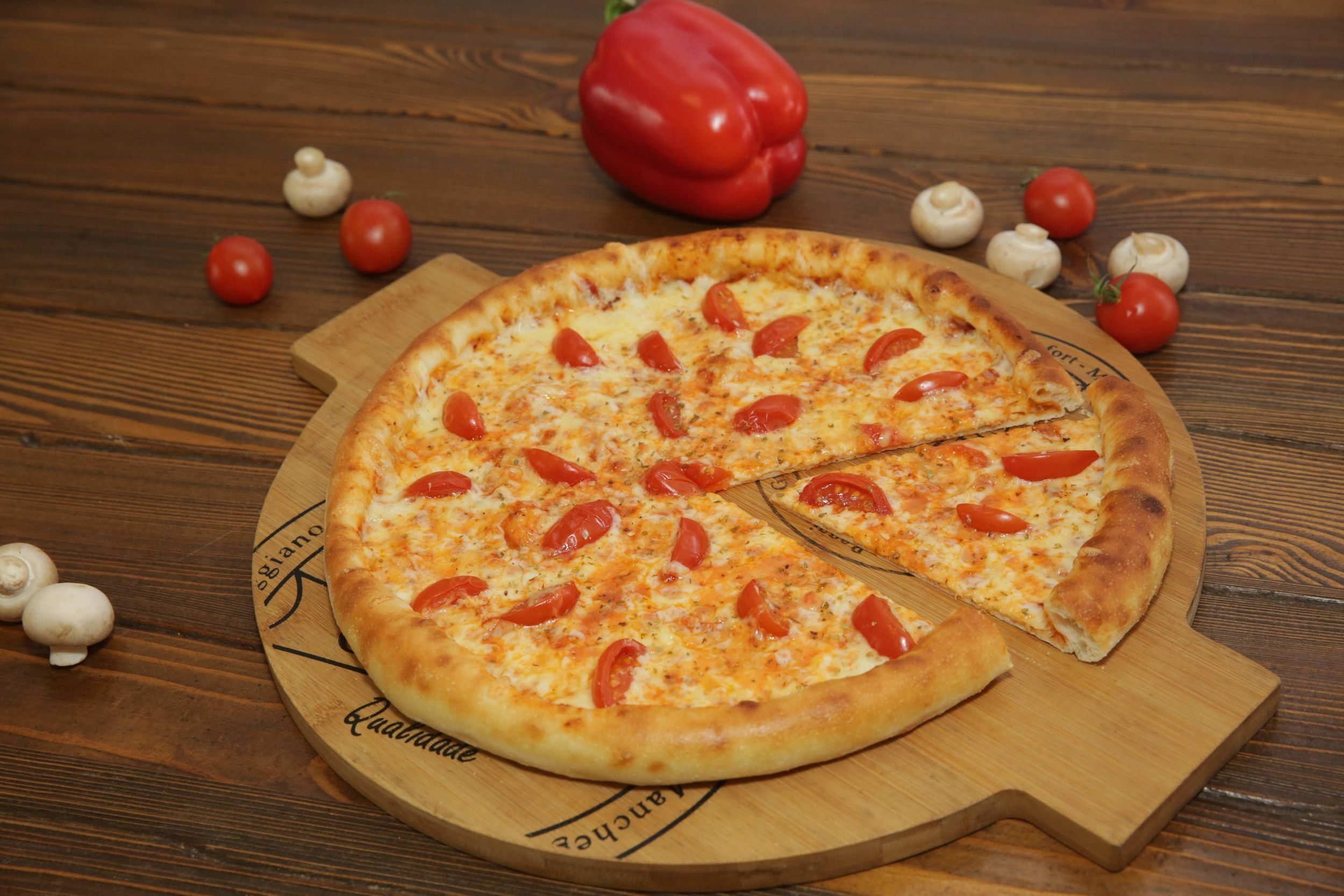 пицца маргарита сколько калорий в одном кусочке фото 77